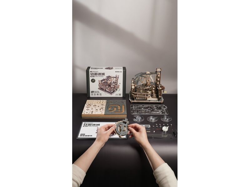 RoboTime Bausatz Marble Spaceport 472-teilig 3D-Puzzle aus lasergeschnittenen Holzteilen