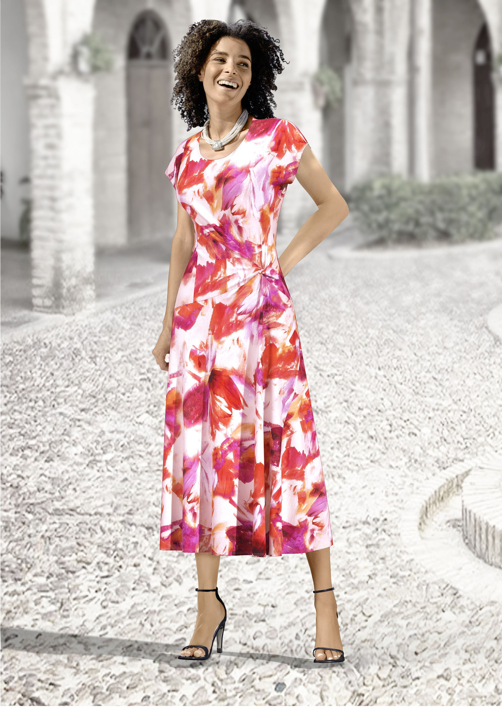 Kleid mit raffinierter Knotentechnik