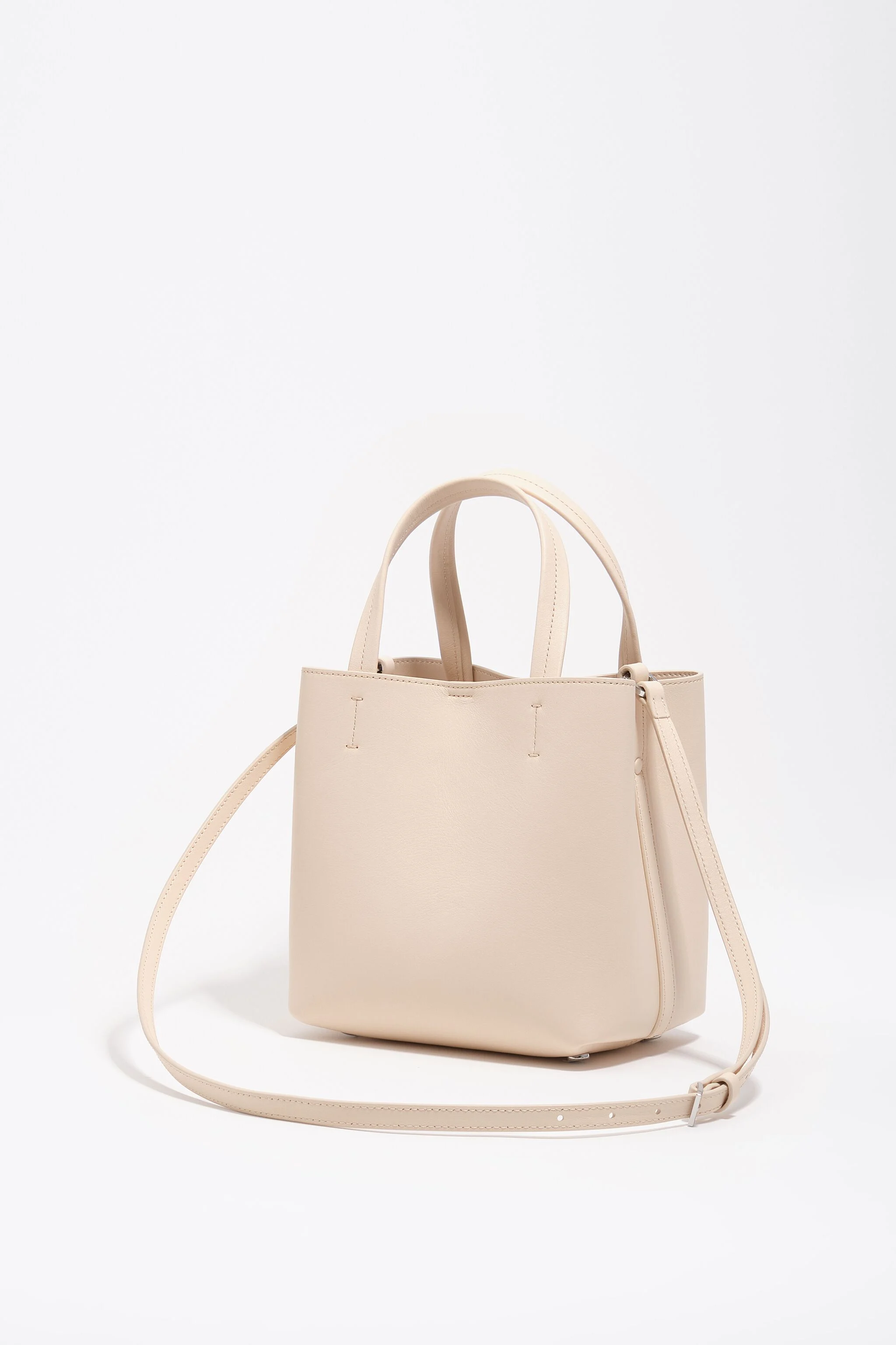 Bolsa pequena de couro cor areia com estampa de Chihuahua