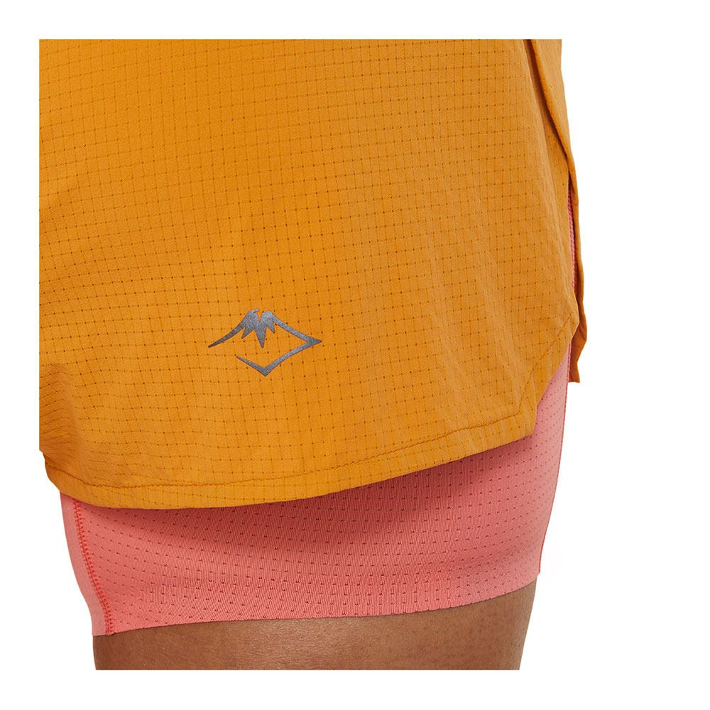 Asics FUJITRAIL™ 2-N-1 - Short Femme sandstorm/papaya