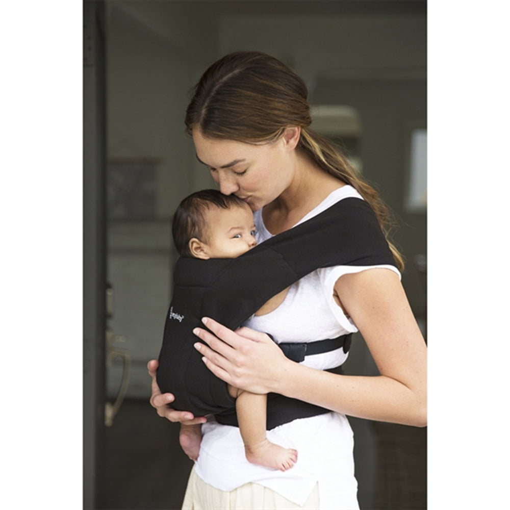 Embrace Pure black - Ergobaby → Luksusbaby.dk