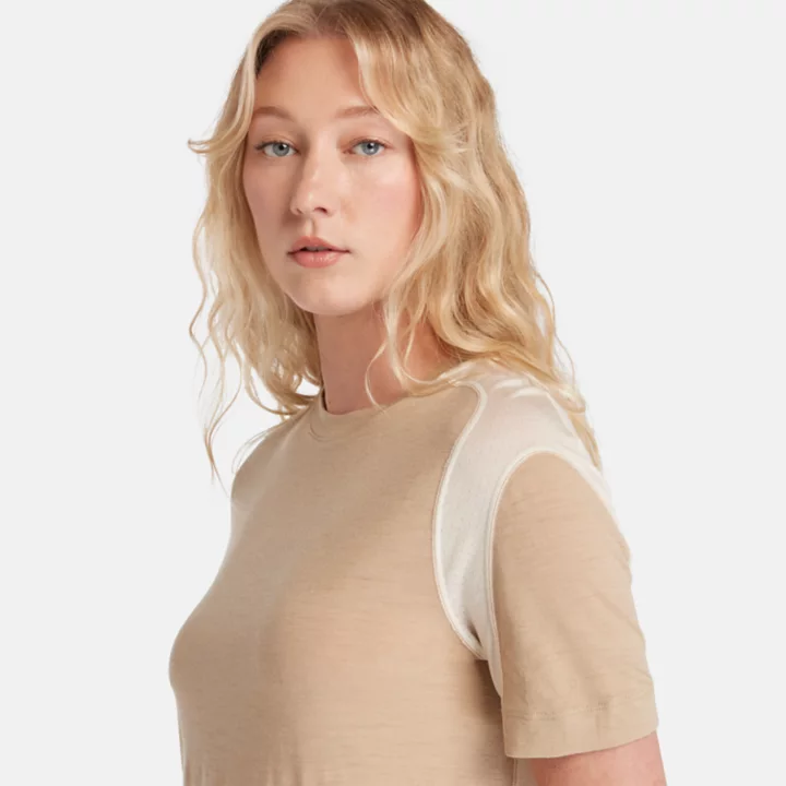 Camiseta Timberland x Icebreaker Merino ZoneKnit para mulheres na cor bege.