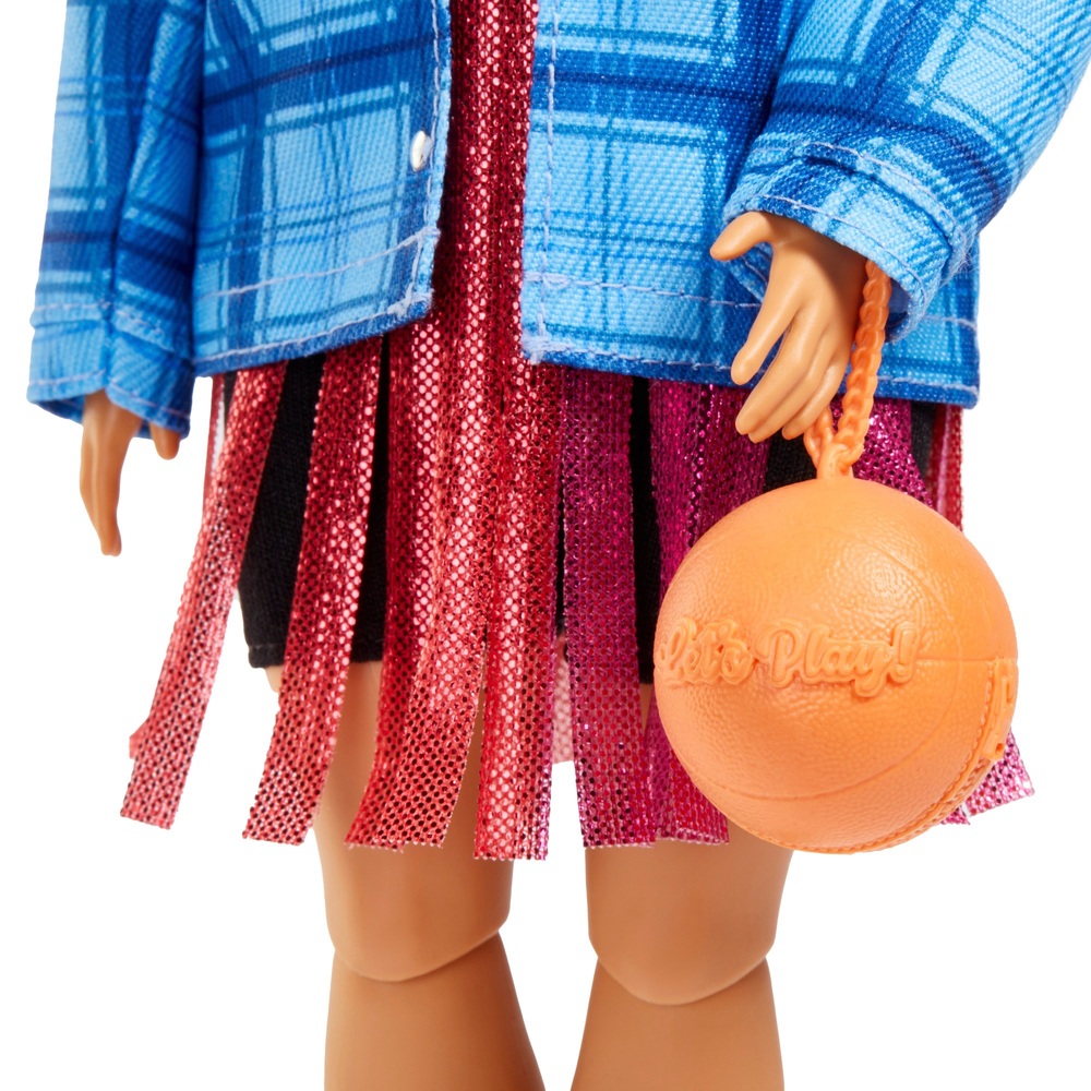 Barbie Extra Puppe, 33 cm, im Basketballtrikot und Radlerhose