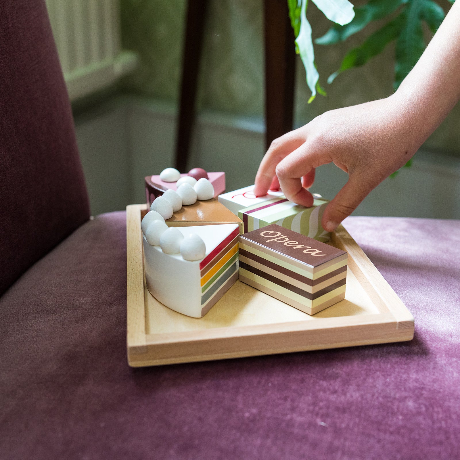 Kuchenscheiben / Gebäck auf einem Tablett