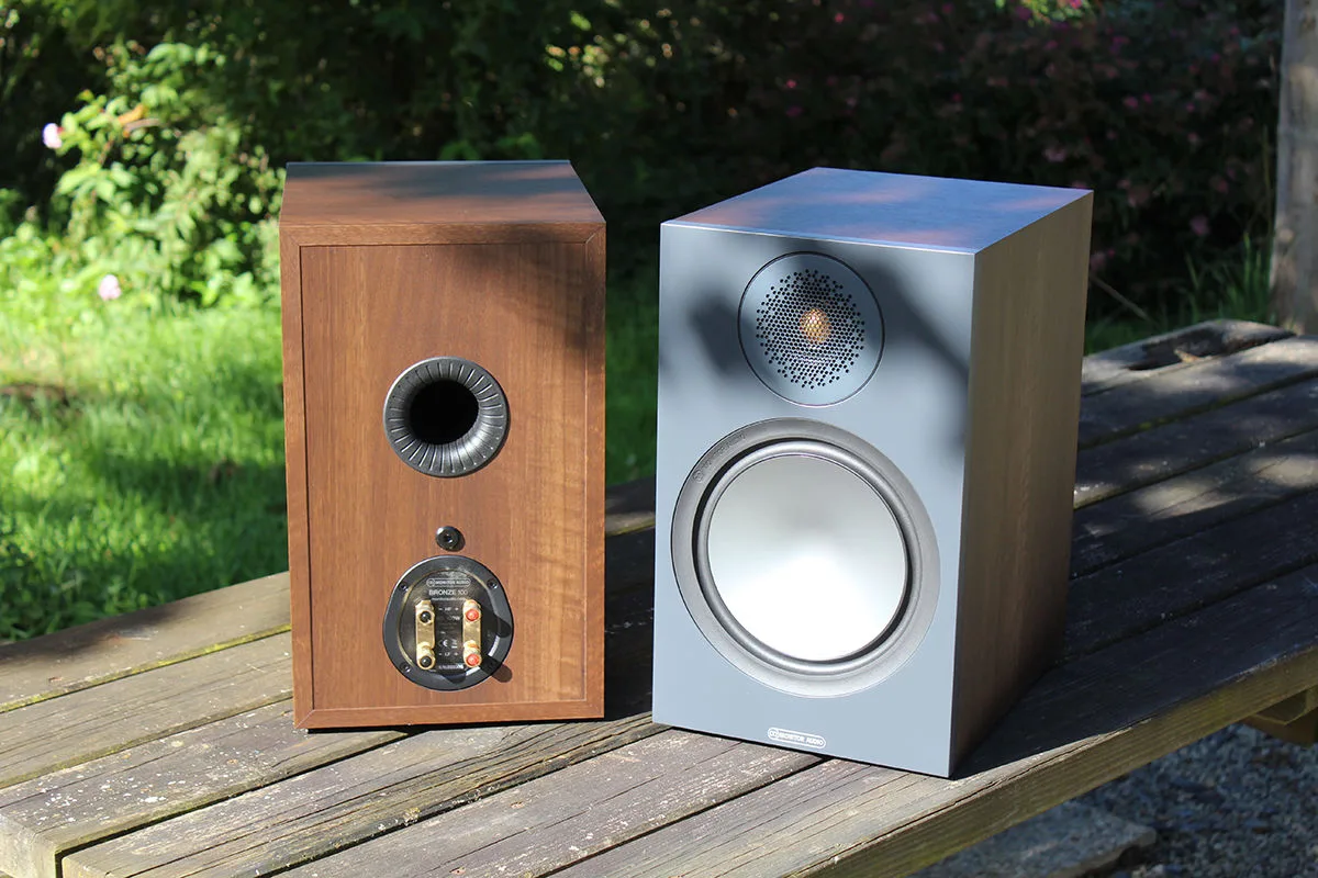 Monitor Audio Bronze 100 Noyer (la paire) Enceintes bibliothèque