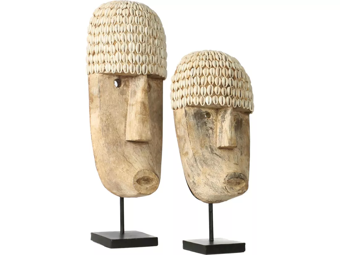 Masque cauri ethnique sur pied en bois
