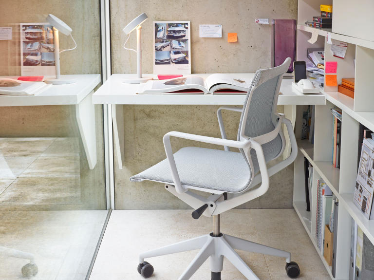 Vitra Physix bureaustoel zwart onderstel Trioknit silver