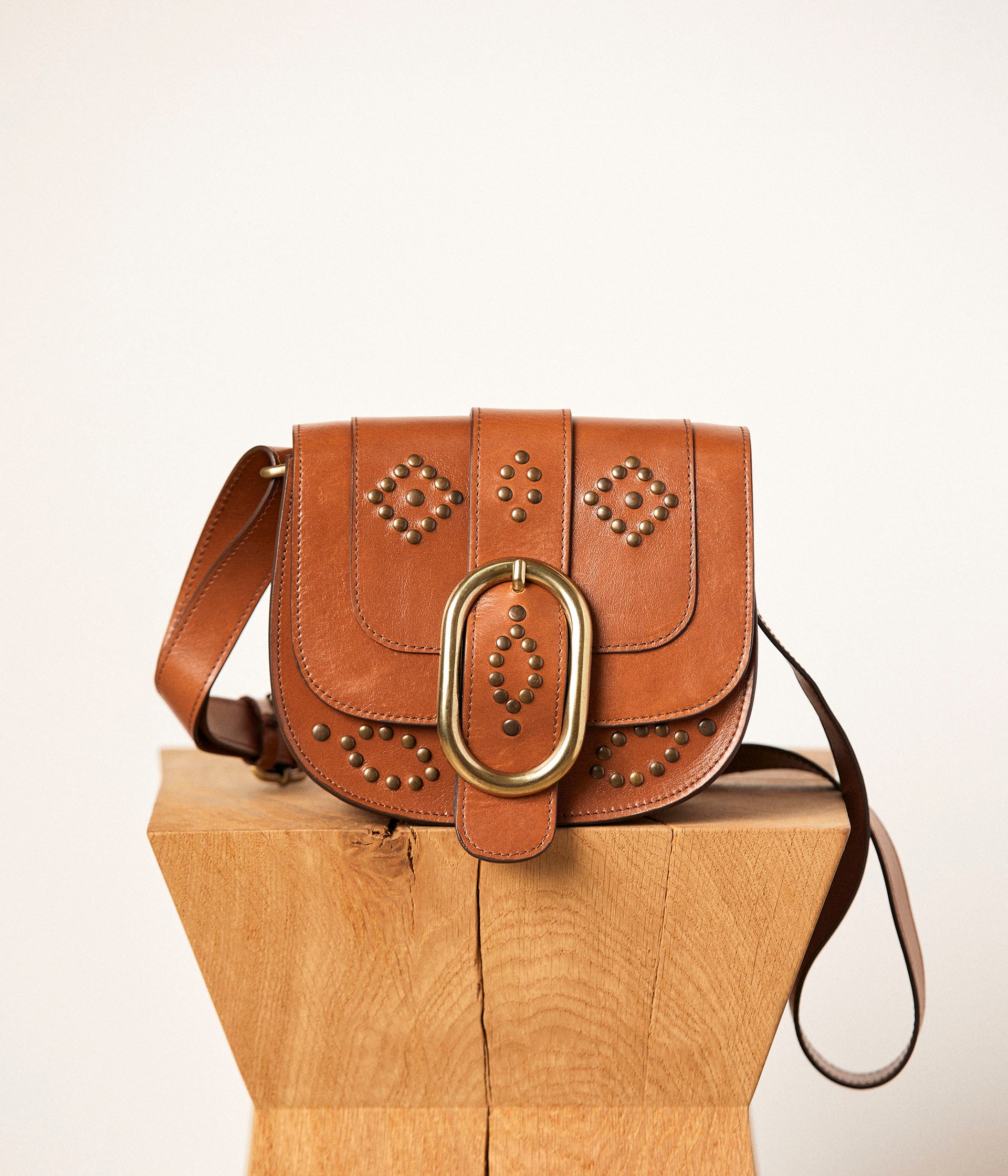 Sac besace clouté Alona
