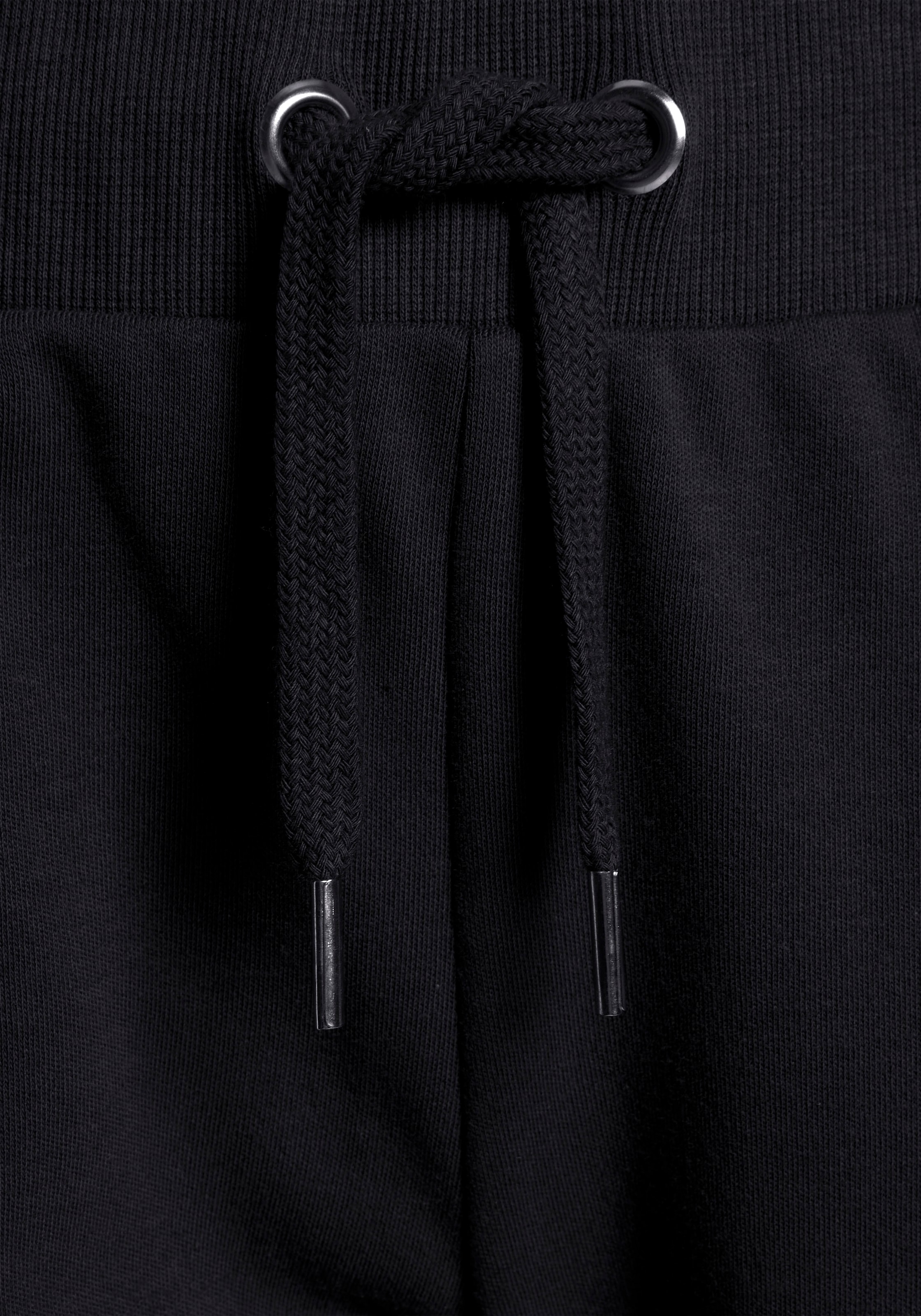 Bench. Loungewear Relaxhose  mit glänzender Logostickerei, Loungeanzug
