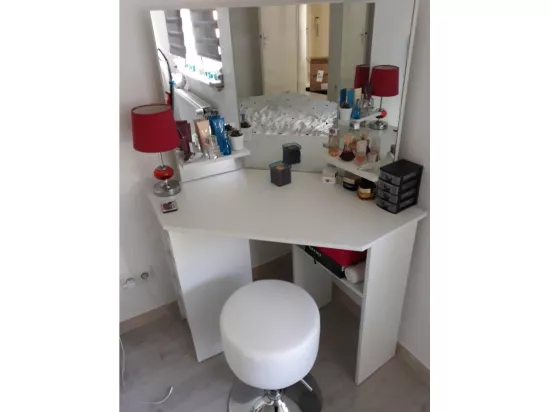 Coiffeuse d'angle blanche avec led et tabouret 110 x 141,5 x 54 cm (HxlxP)