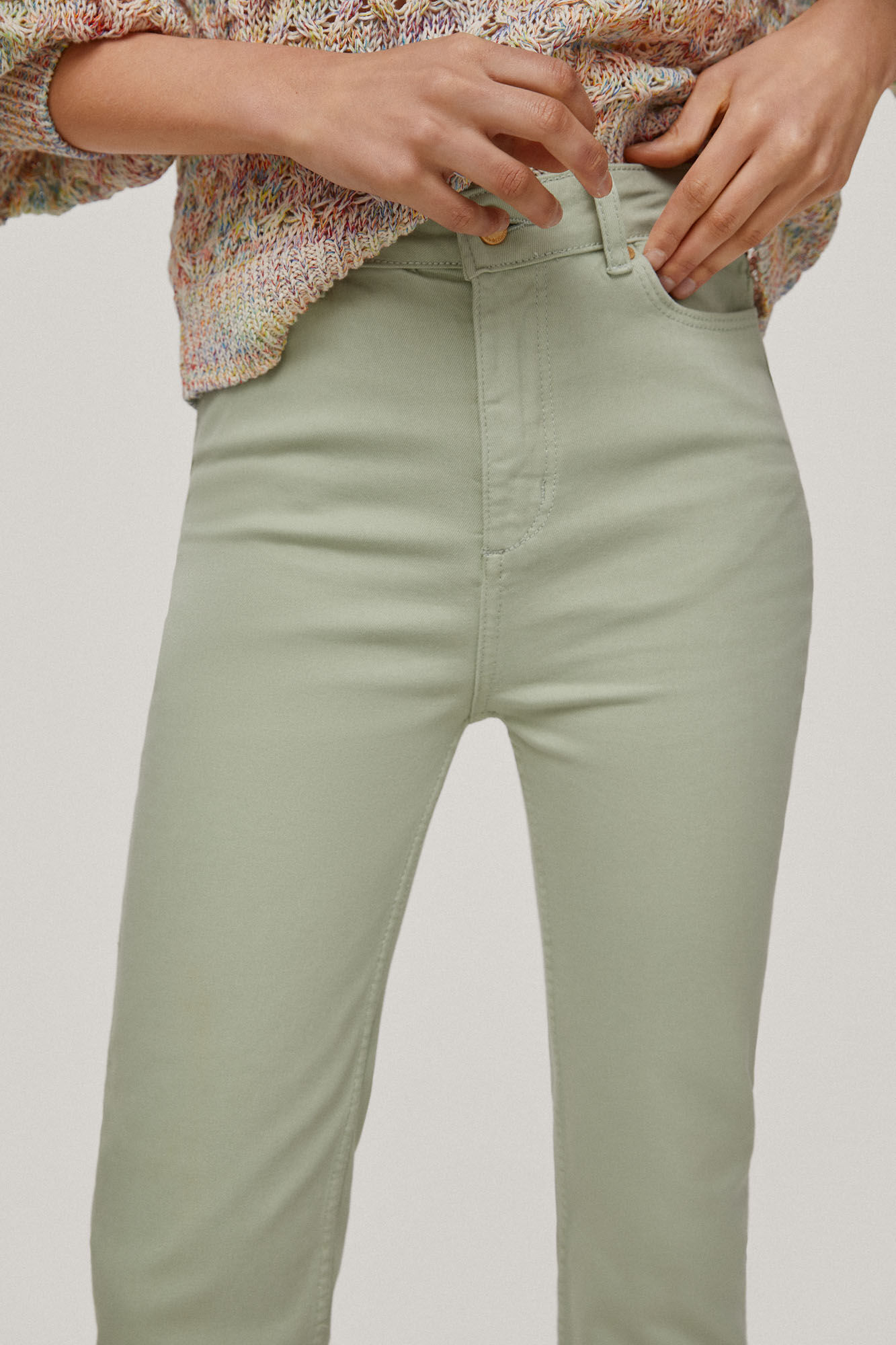 Calça jeans slim fit com 5 bolsos - Verde