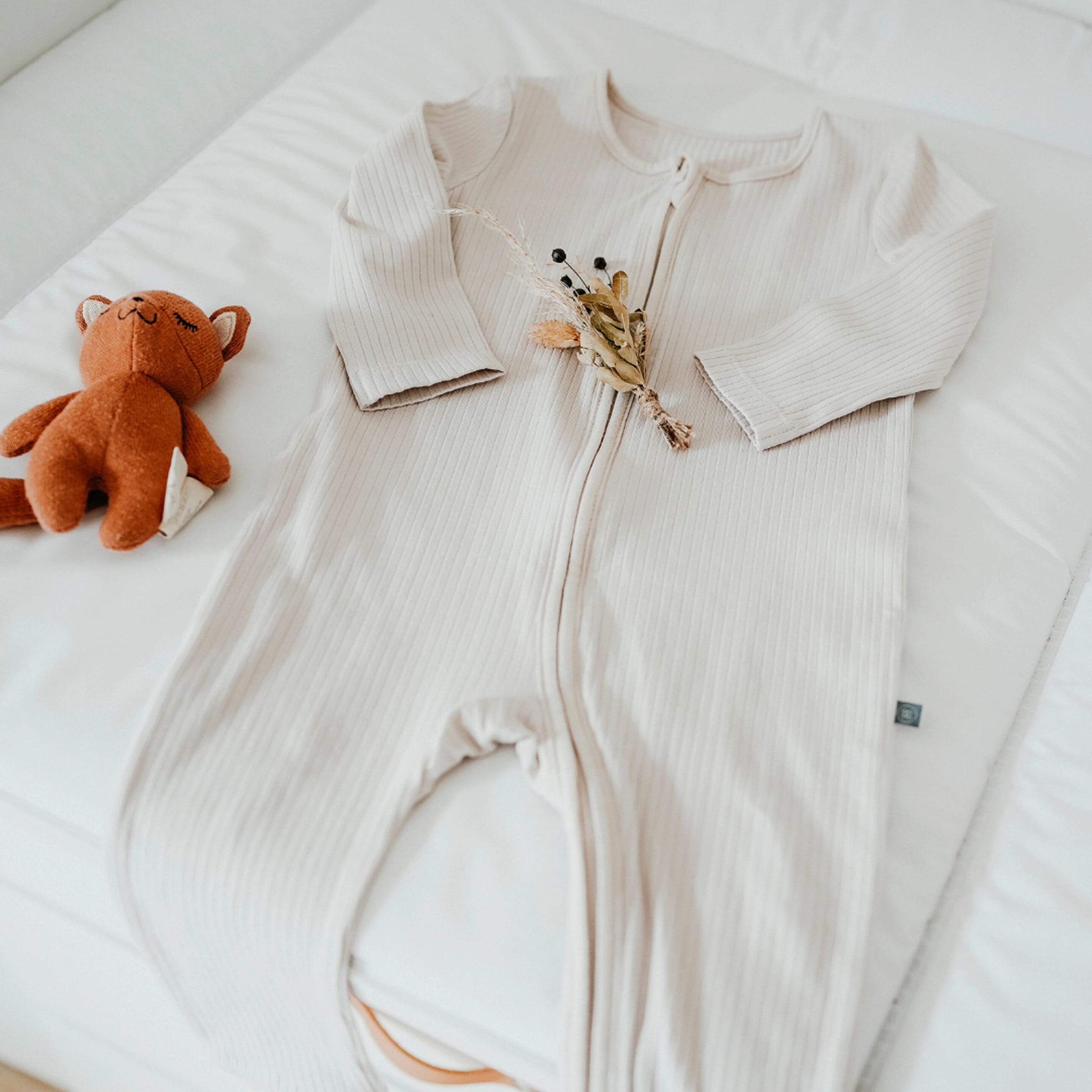 emma & noah Schlafoverall Rippqualität beige