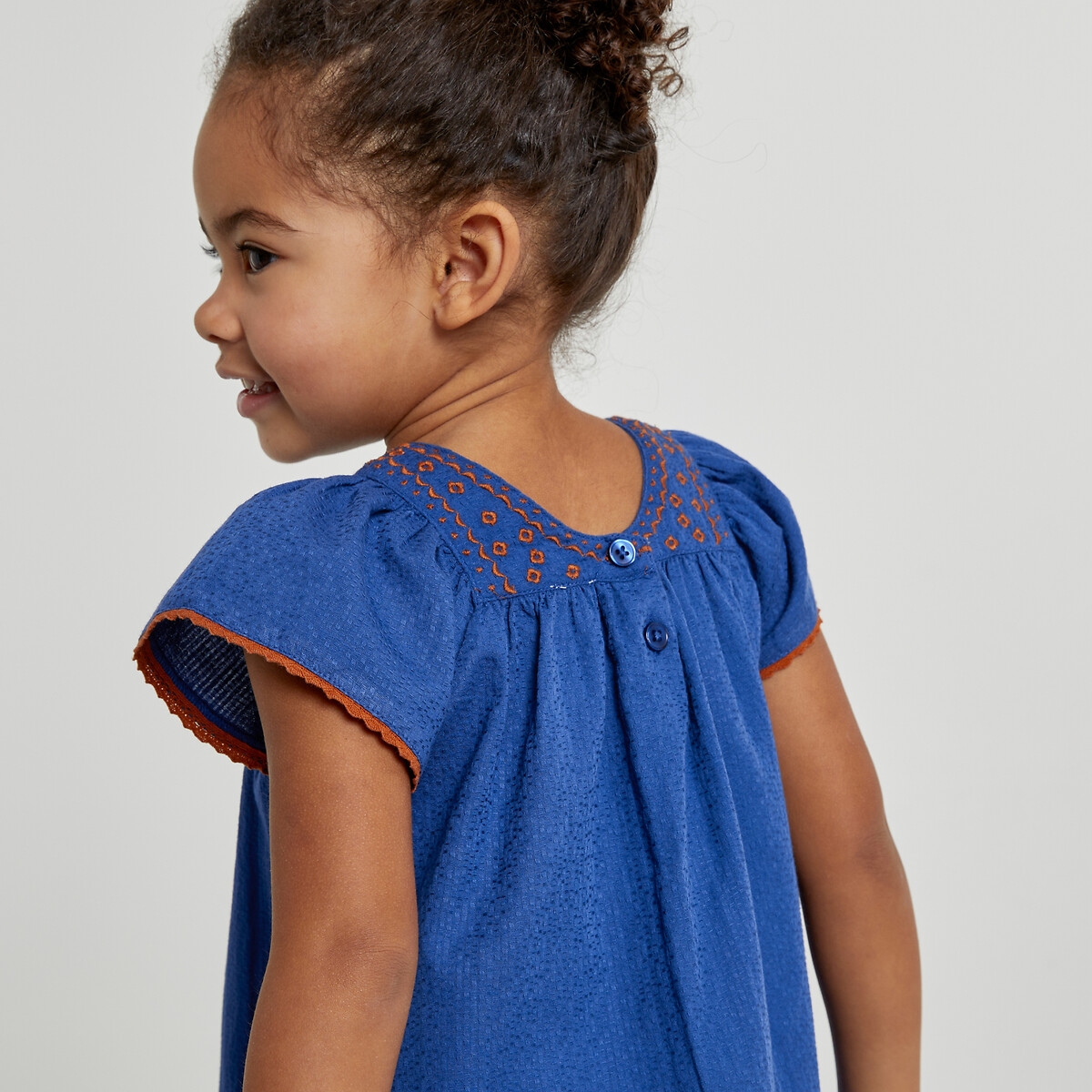 COLEÇÕES LA REDOUTE<br>Vestido de algodão com bordado e babados nas mangas
