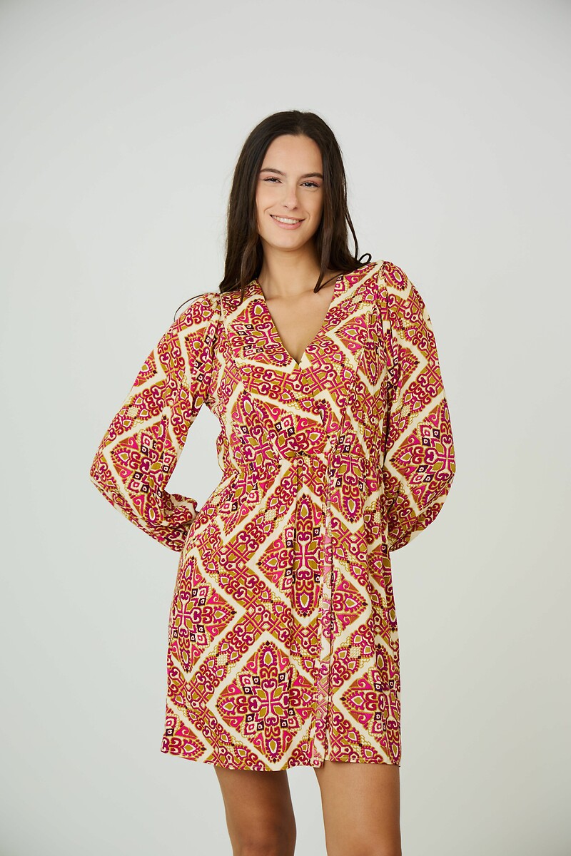 ATÉ BREVE<br>Vestido curto, mangas compridas, decote em V
