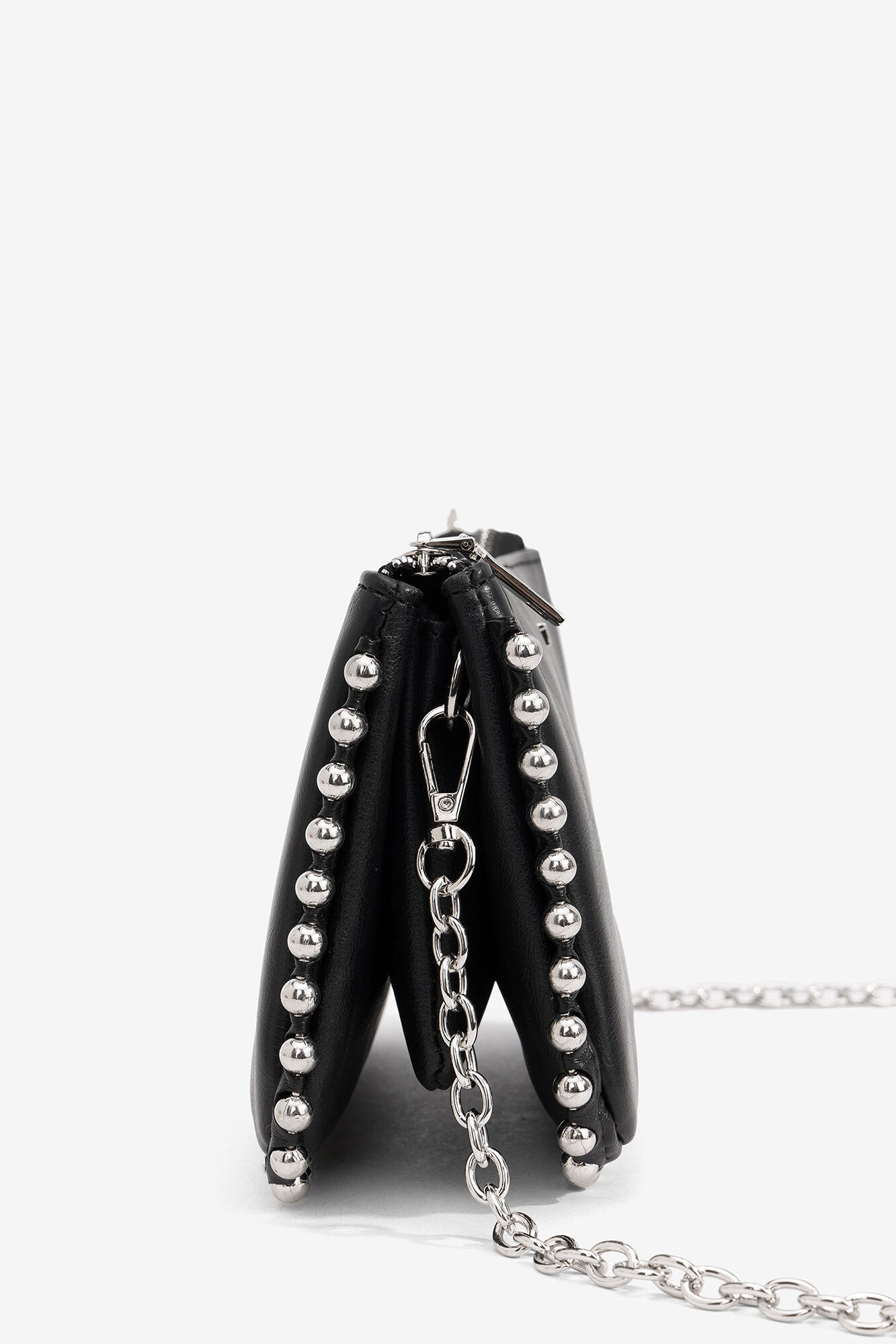 Bolsa Crossbody com Apliques de Metal