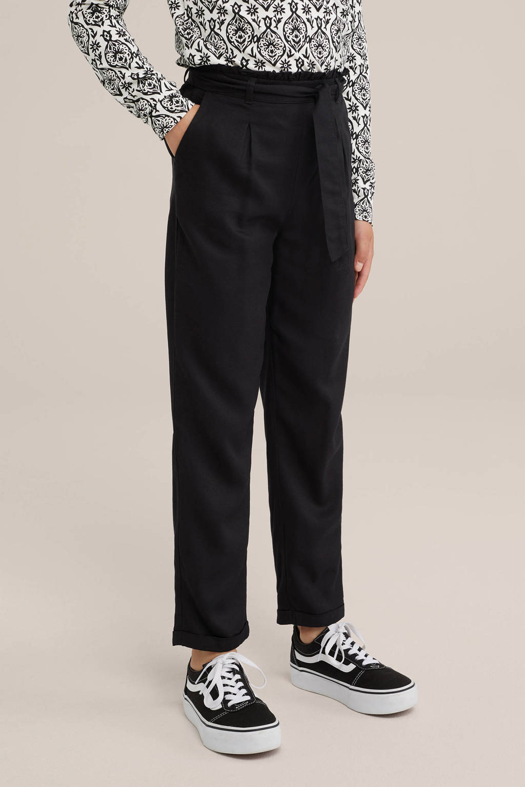 WE Fashion tapered fit broek zwart