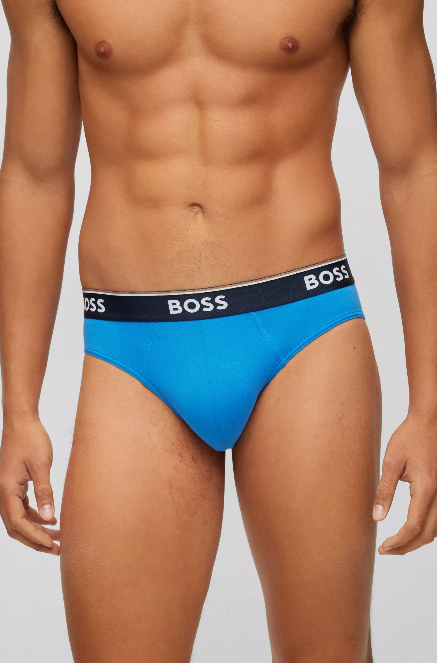 Cuecas BOSS pretas, pacote com três unidades, em algodão elástico com cós com o logotipo da marca.