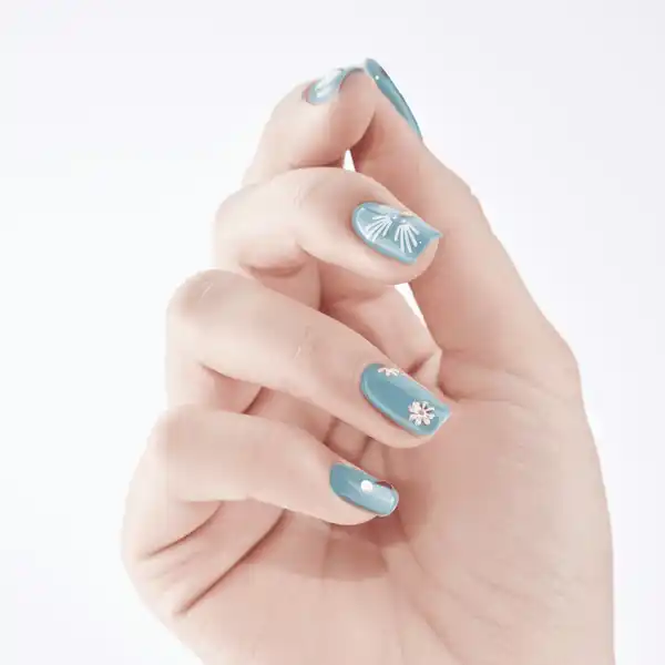 Stay bold, it's gold! Nail sticker