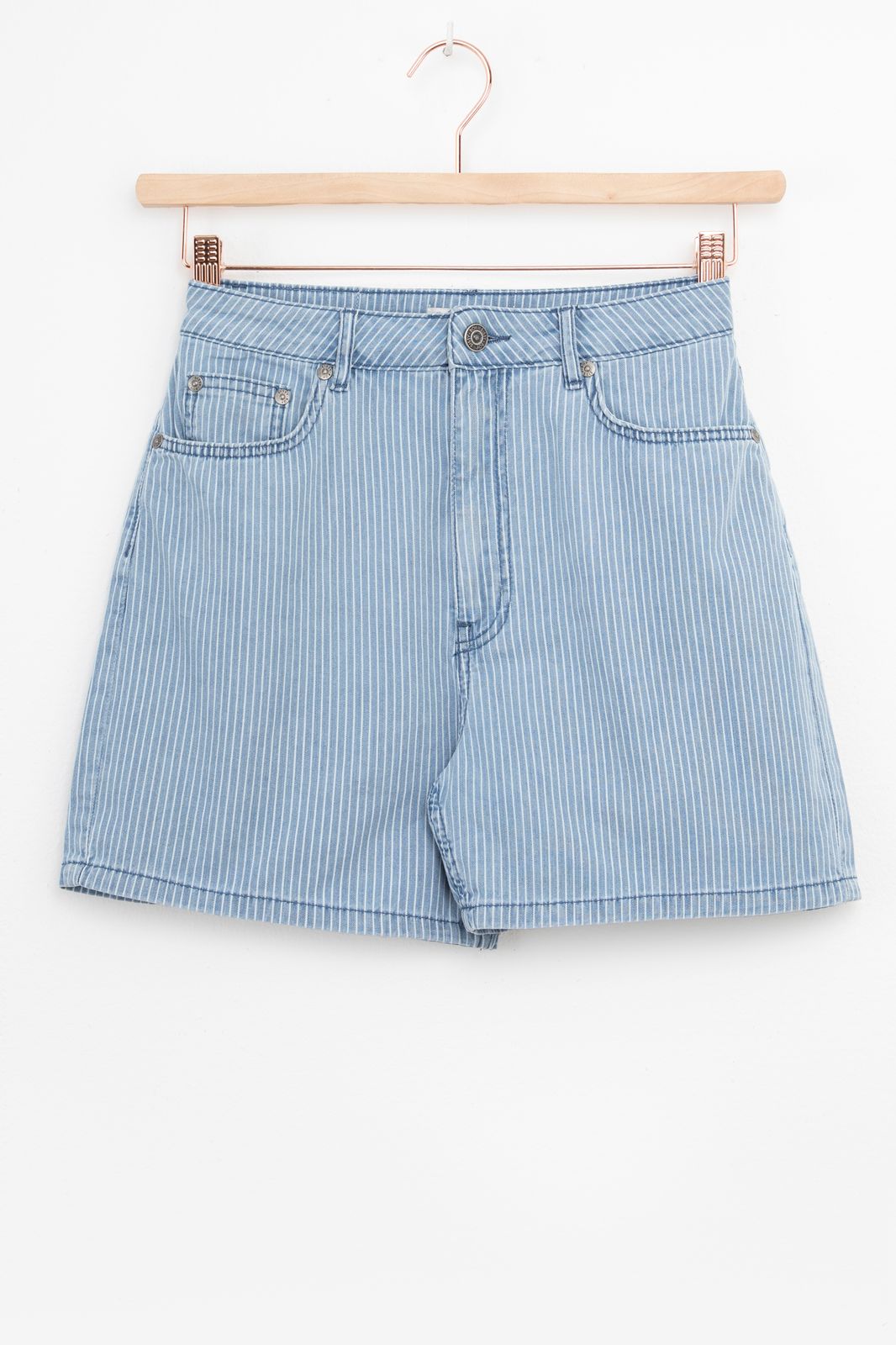Lichtblauw gestreepte high waist denim shorts