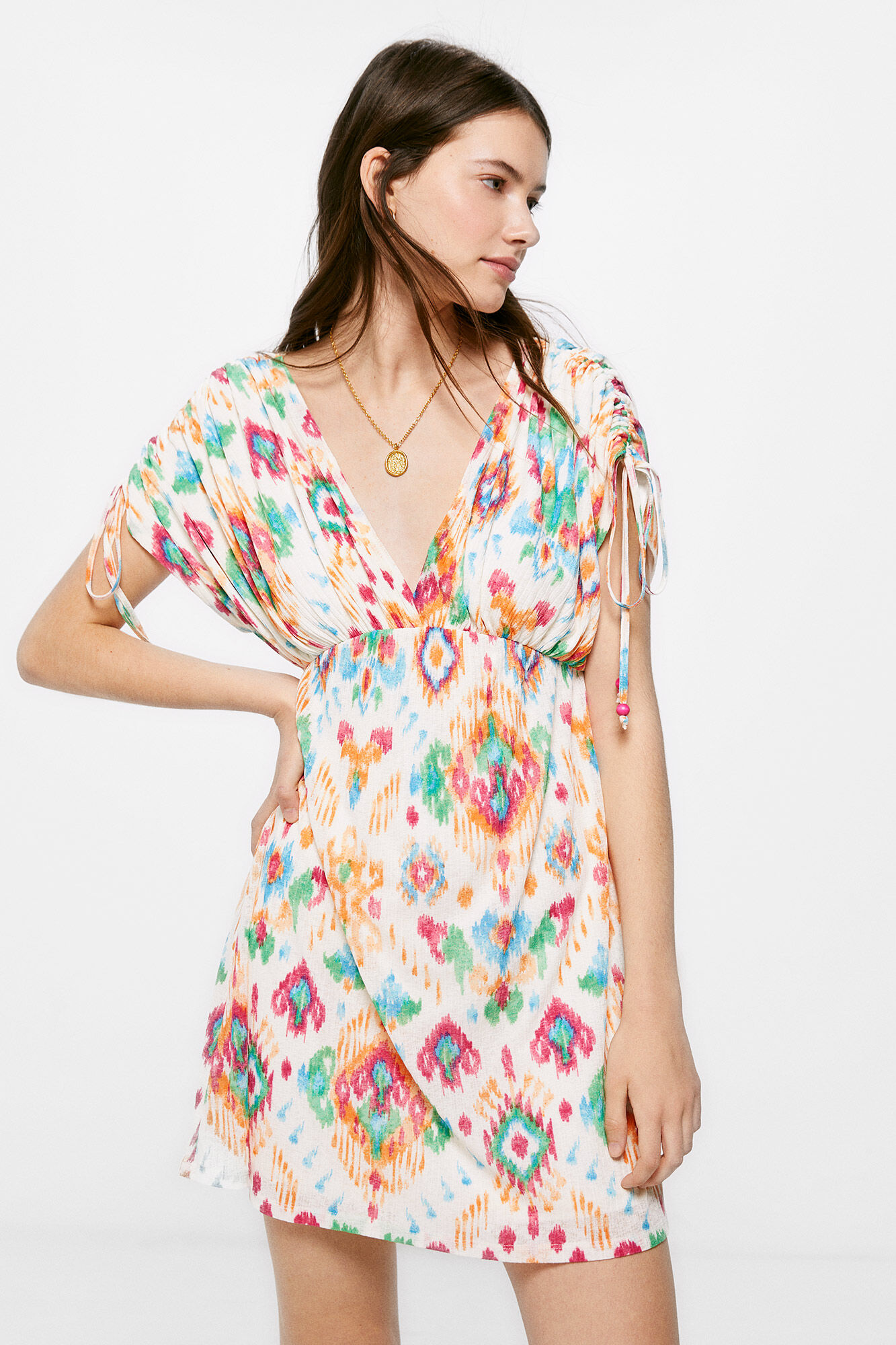 Vestido curto com estampa étnica - Marrom