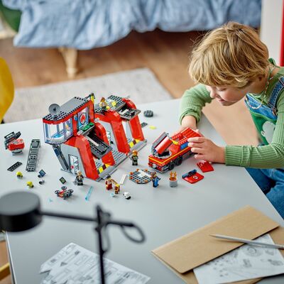 LEGO City 60414 Brannstasjon med brannbil