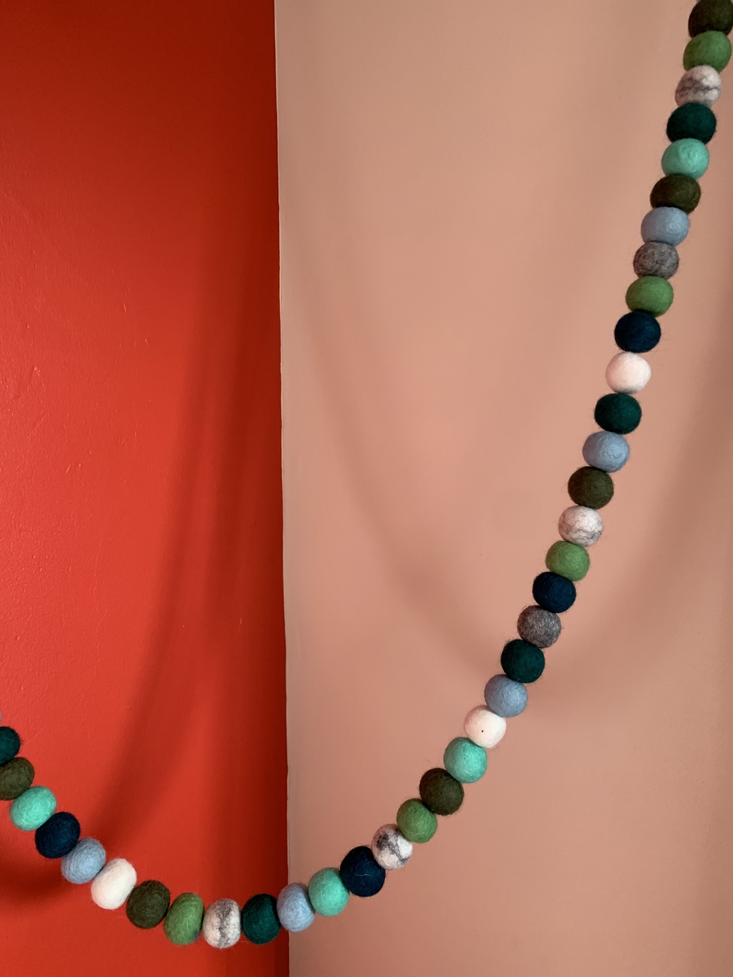 Girlande aus Wollfilzkugeln, Grüntöne, L ca 200 cm günstig bestellen