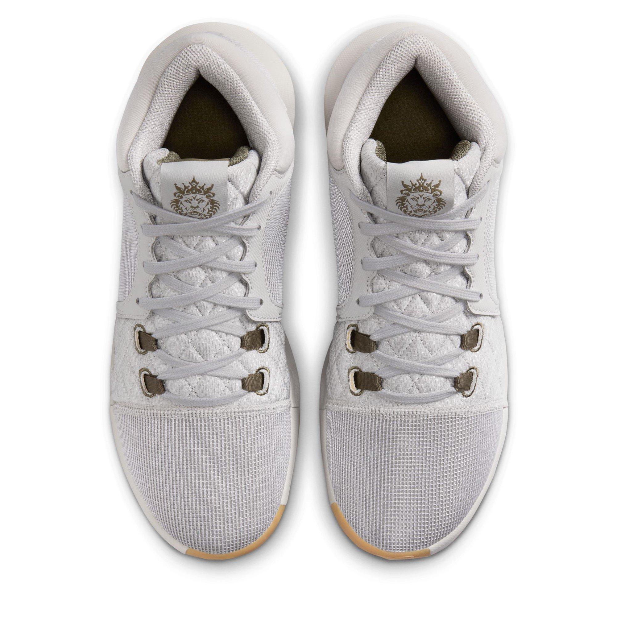 Nike LeBron Witness VIII Basketball Shoes