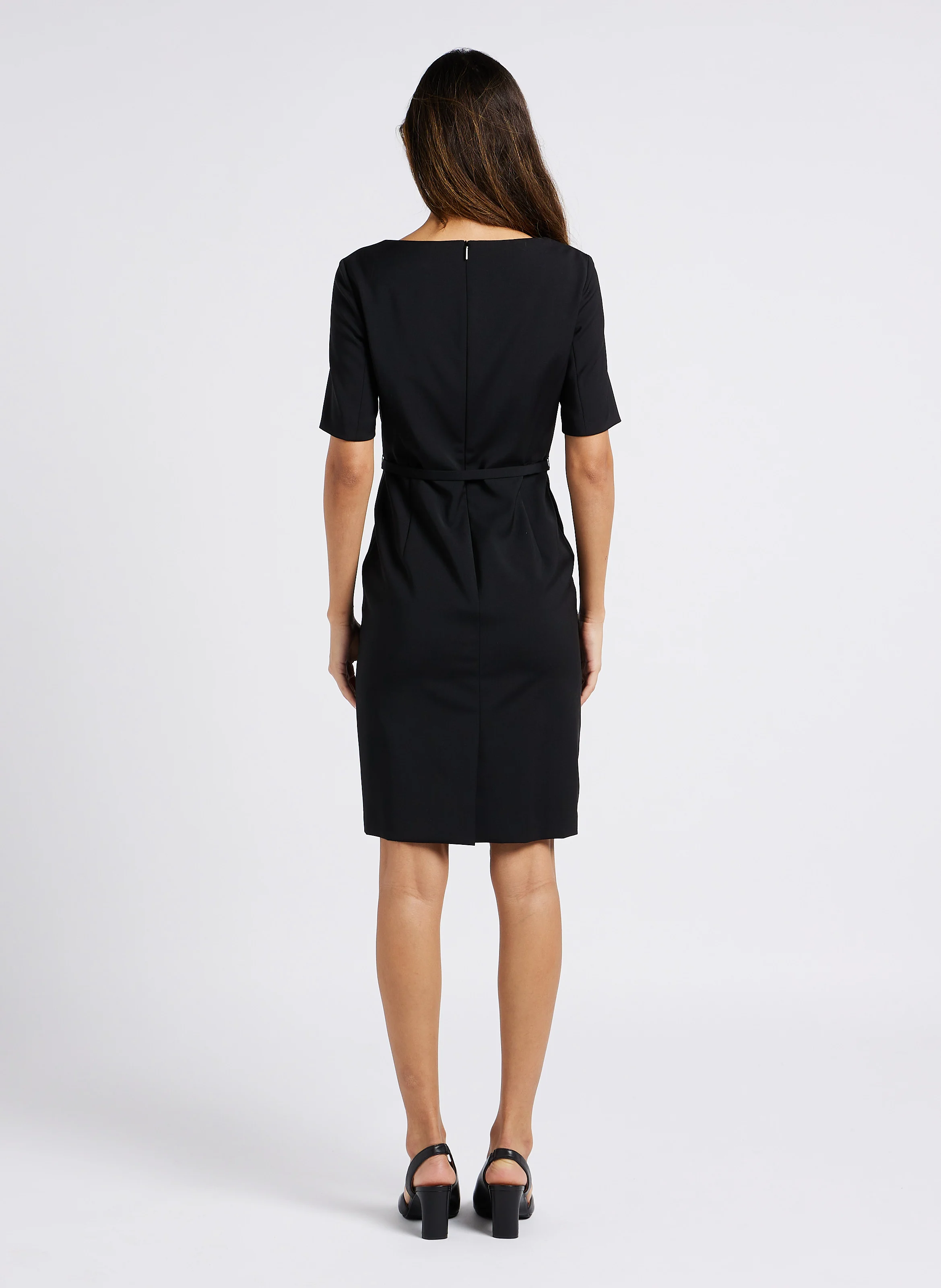 Robe cintrée col rond en laine | Noir