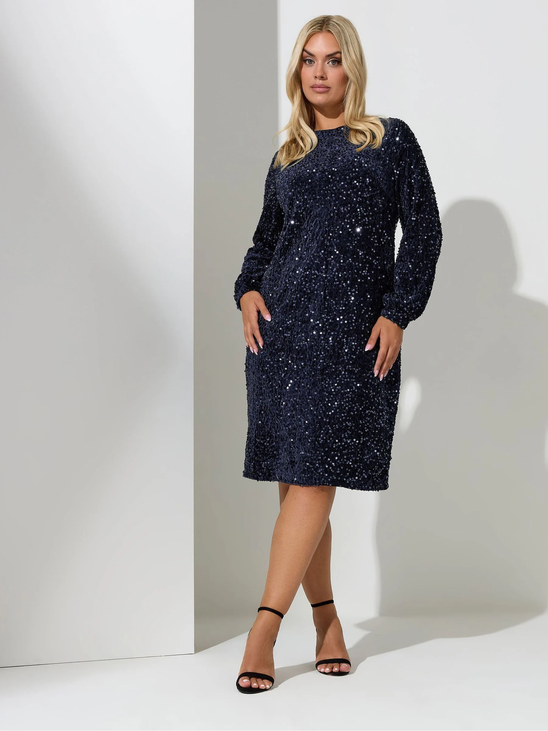 Blauw - Yours Curve London jurk van fluweel met lovertjes en lange mouwen