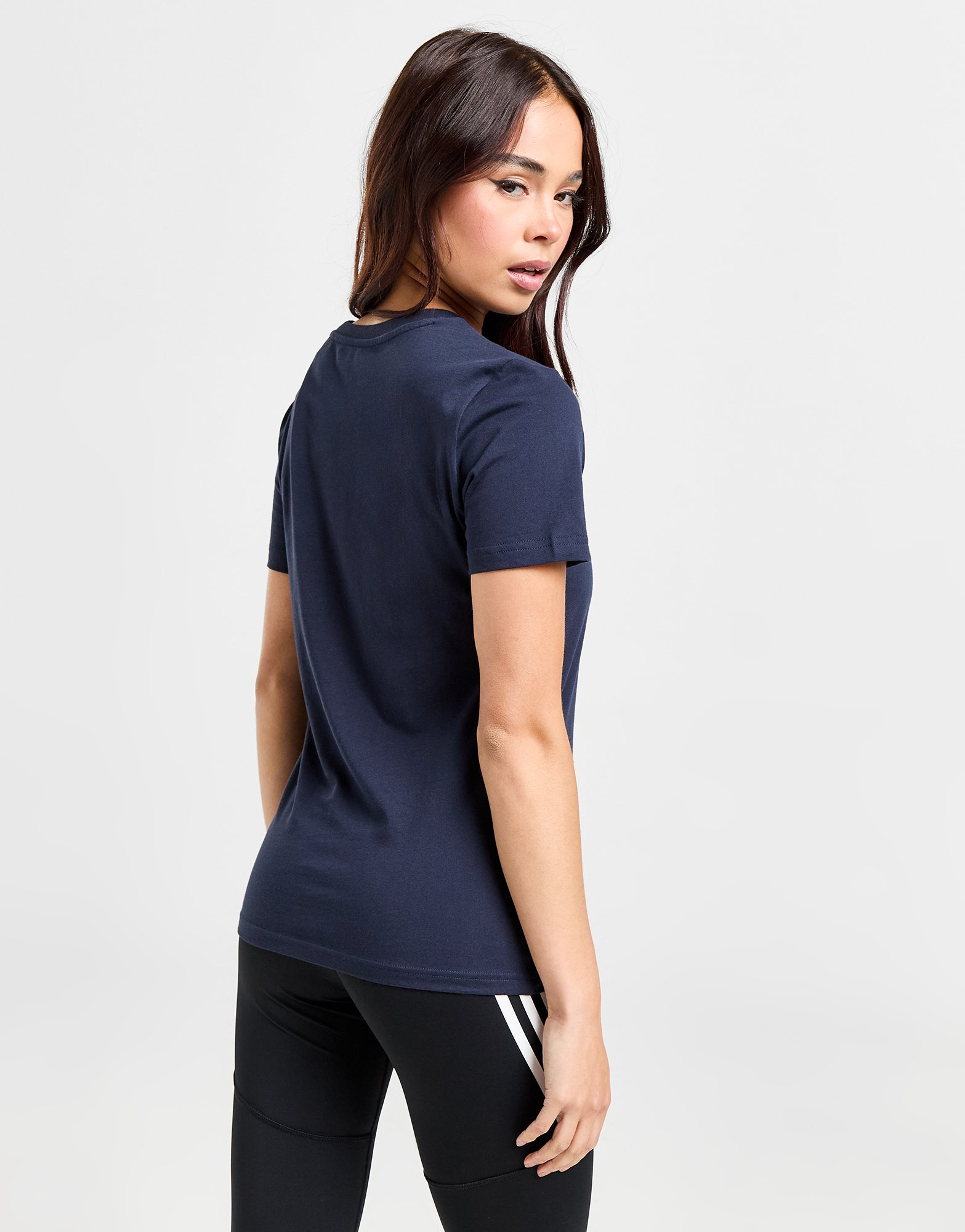 adidas T-shirt LOUNGEWEAR Essentials Slim Logo