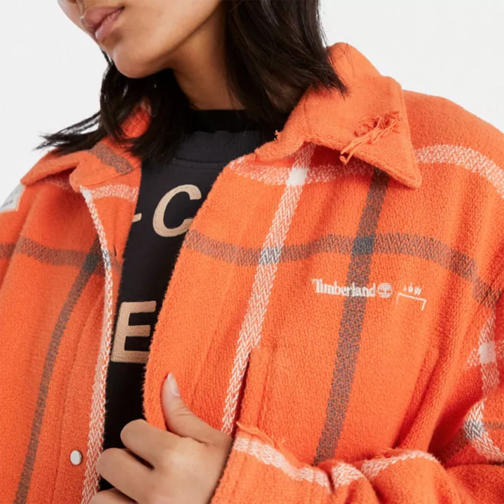 Sobretudo Timberland x A-Cold-Wall unissex na cor laranja.