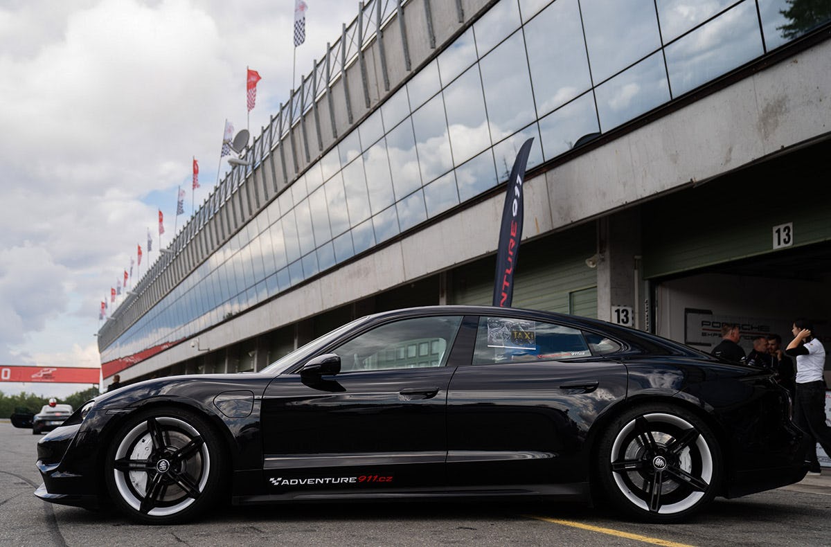 Renntaxi Ostrovačice (Porsche Taycan)