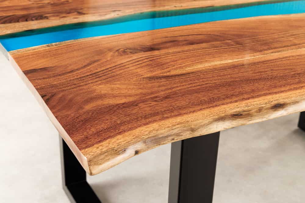 Massiver Esstisch LIQUID 160cm braun Akazienholz Baumkante schwarz Eisen blau