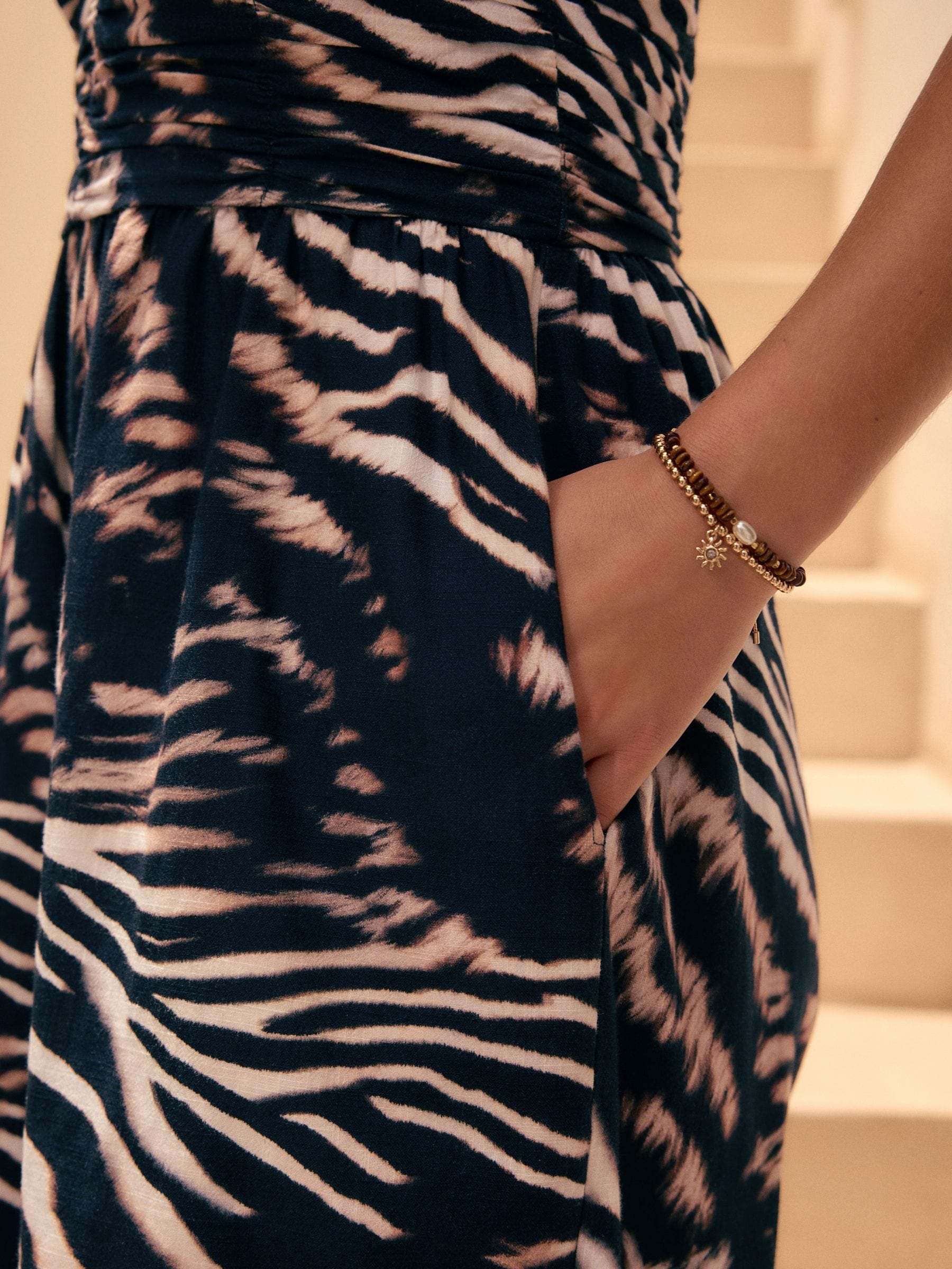Zwart/dierenprint - Wijduitlopende jumpsuit met halternek van 100% katoen