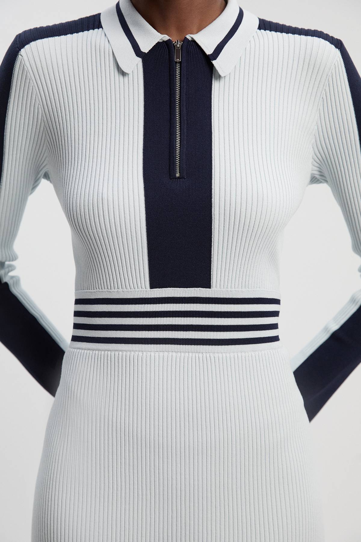 KarenMillen Robe polo midi zippée en tricot côtelé
