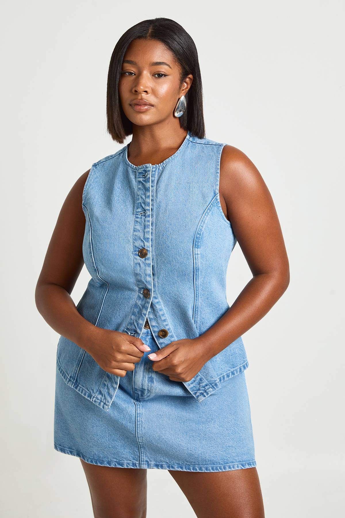 boohoo Gilet En Jean Grande Taille À Boutons En Corne
