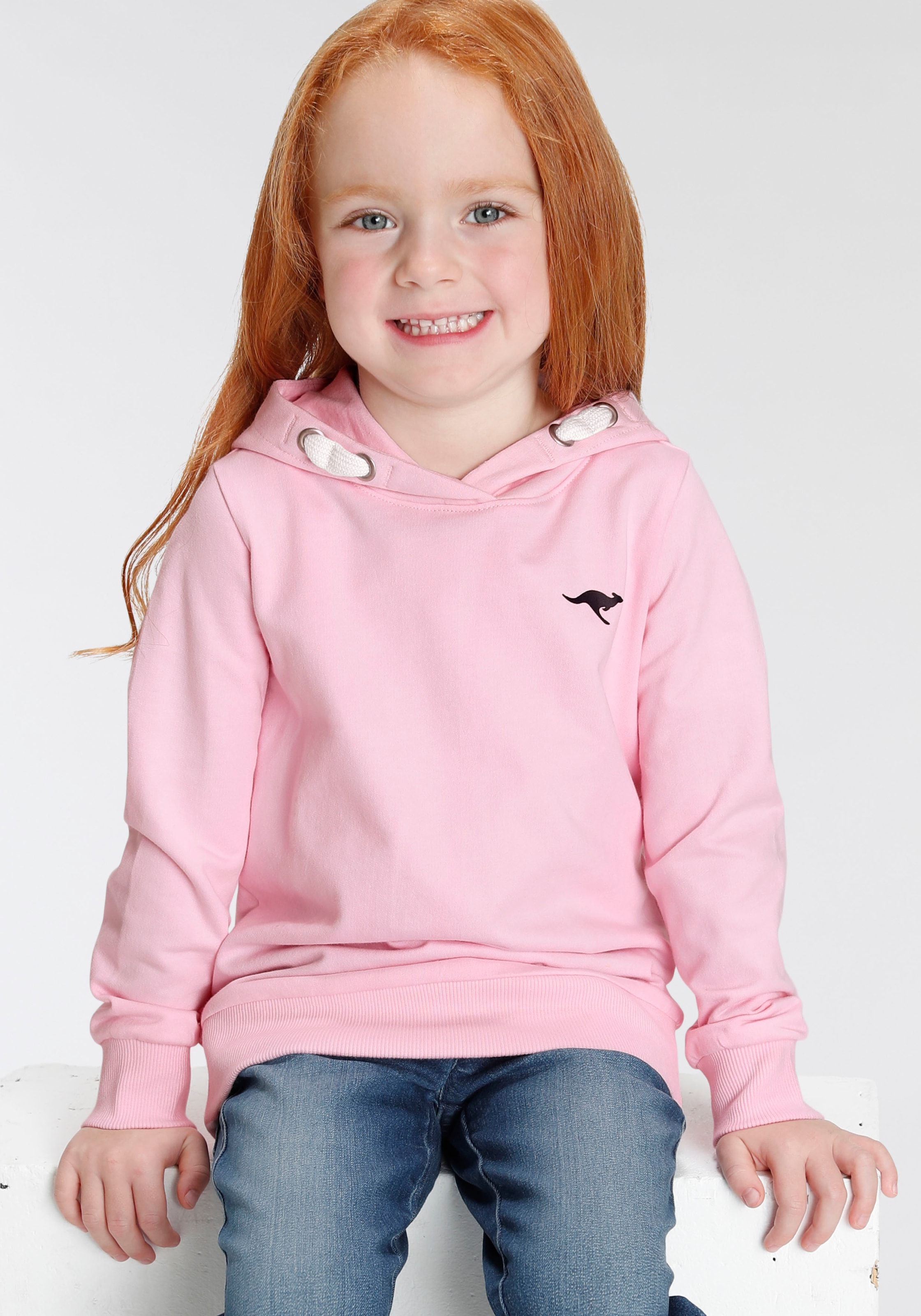 KangaROOS Kapuzensweatshirt »Kleine Mädchen«, Langarm,  hüftlange Basic-Passform,  stylischer Druck
