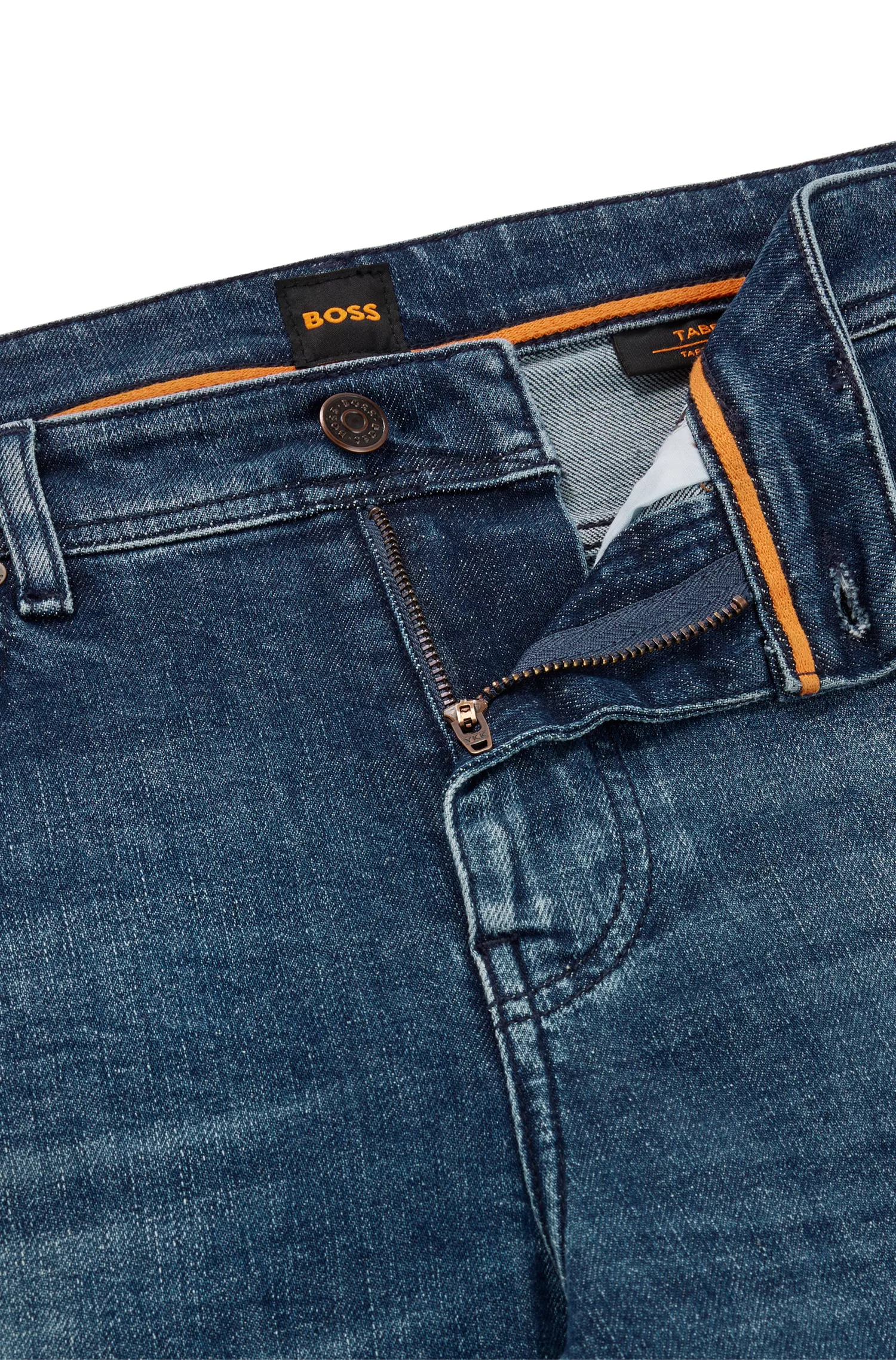 Calça jeans BOSS laranja, corte afunilado, em denim azul com elasticidade confortável.