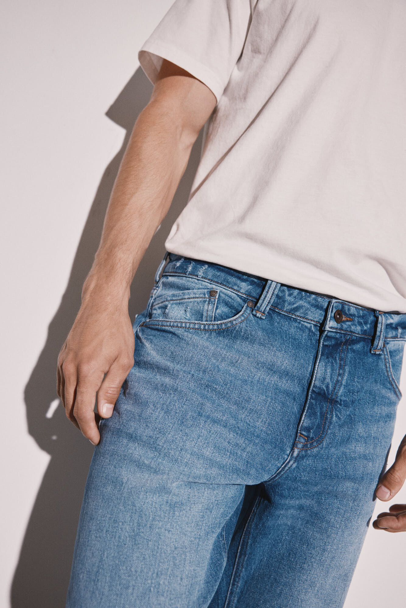 Calça jeans normal, lavagem média escura