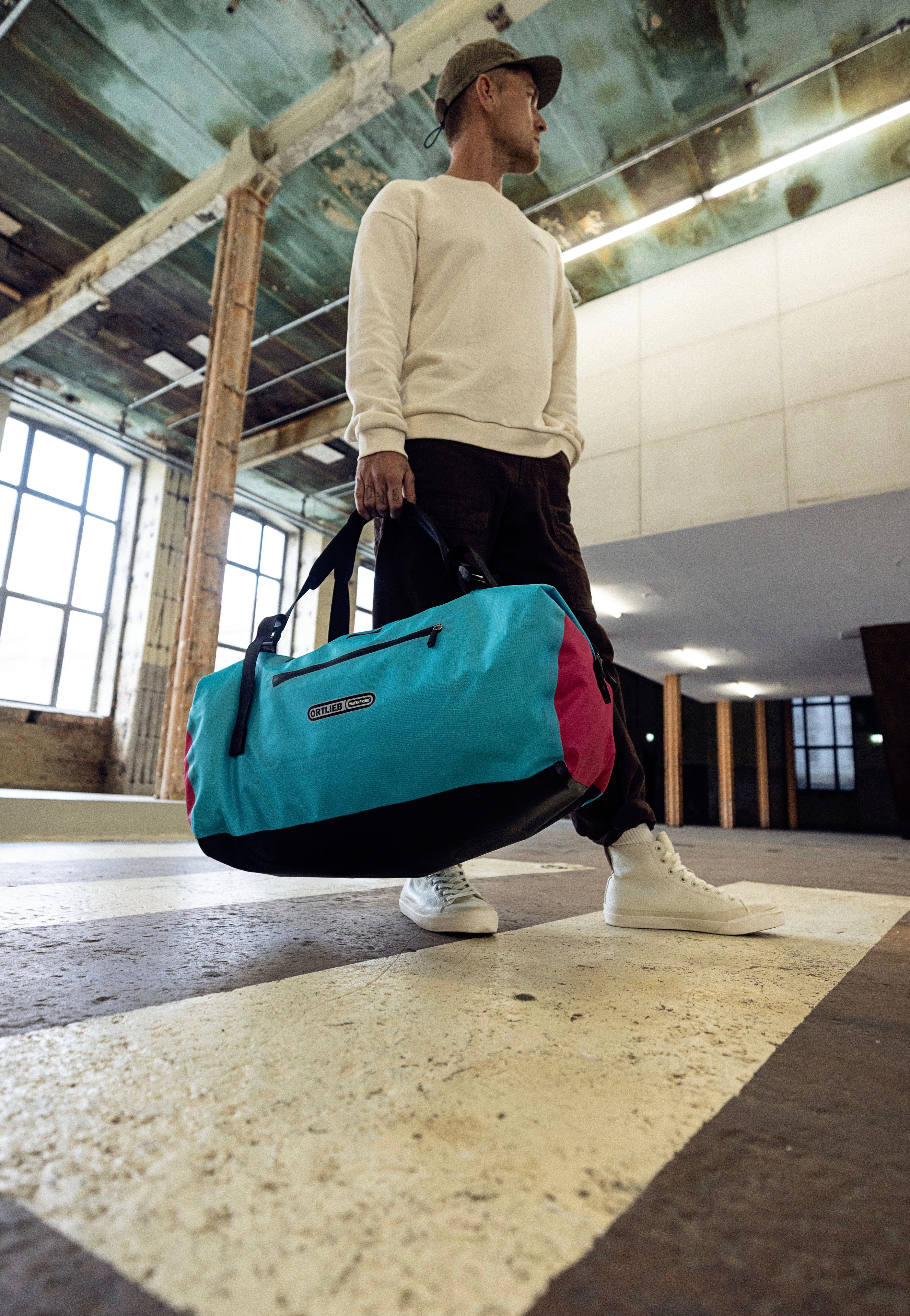 Duffle Lite Cyber 60L Cyber Blue/Pink - Dufflebag