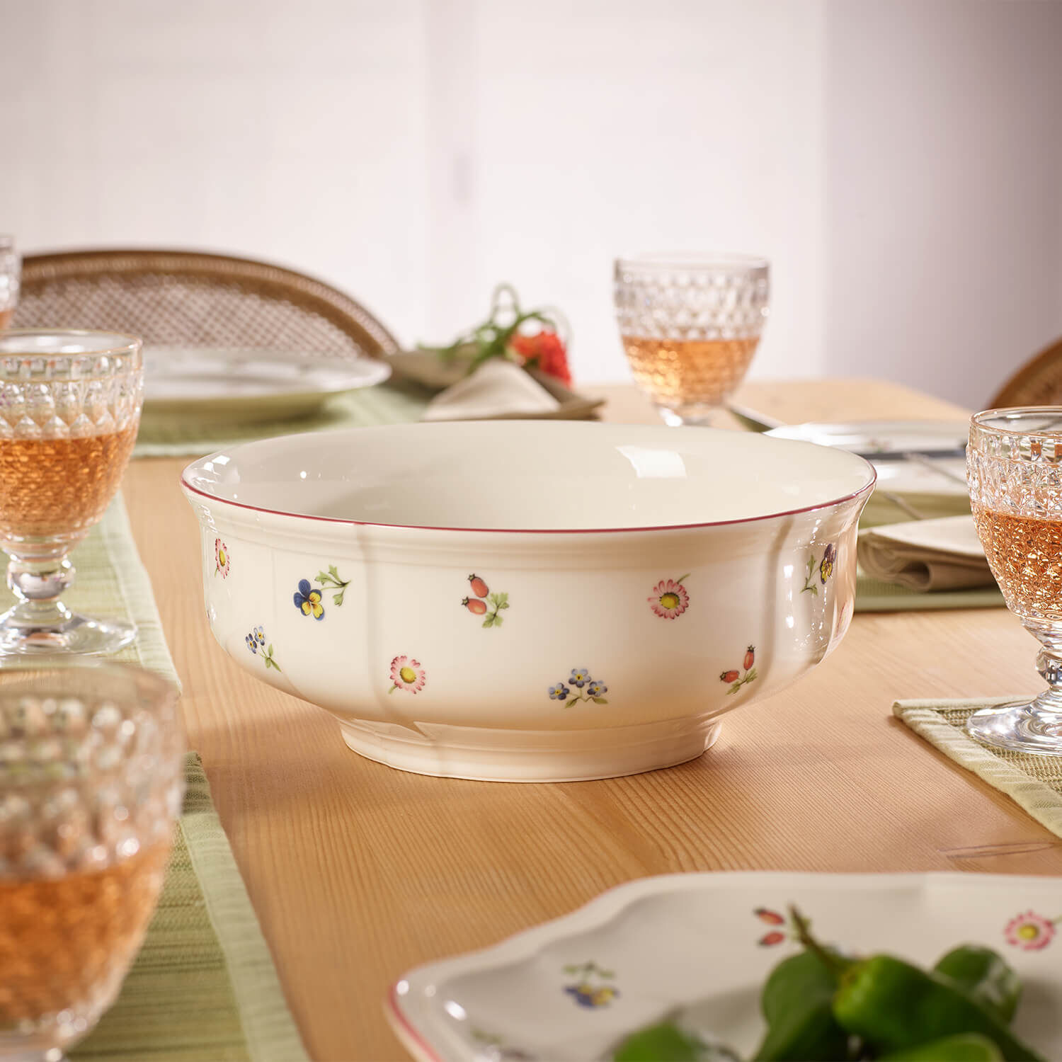 Petite Fleur Salad serving bowl White, 44 oz, Premium Porcelain