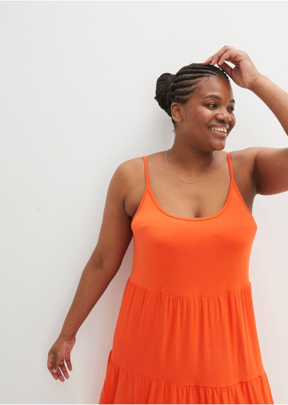 Robe midi à volants et bretelles spaghetti