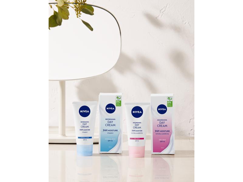 NIVEA Gesichtscrème Essentials 50 ml Feuchtigkeitsspendende und reichhaltige Tagescreme