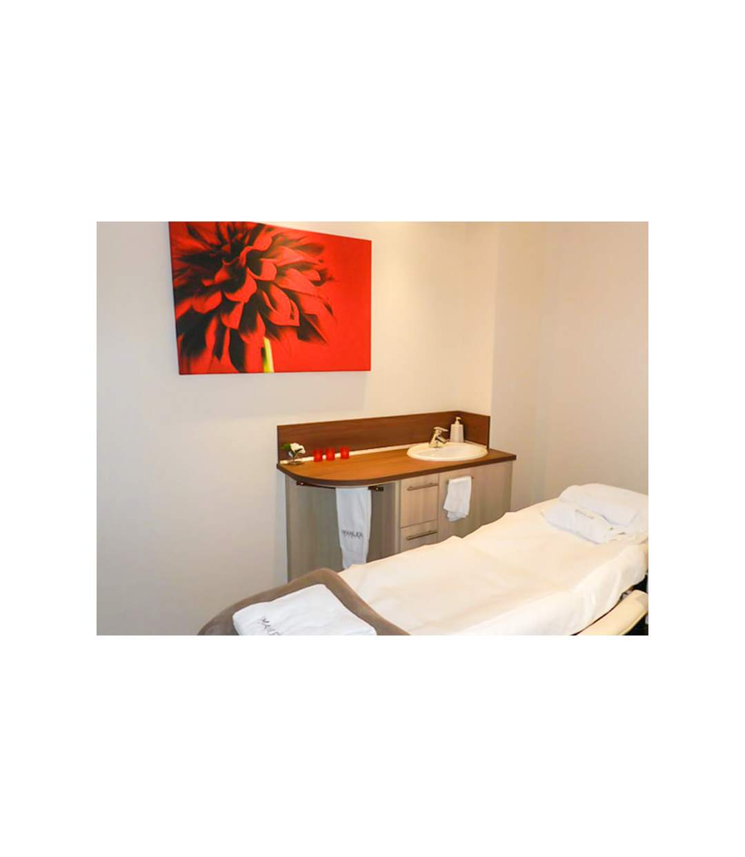 Soin du visage et examen dermatologique en institut à Paris - SMARTBOX - Coffret Cadeau Bien-être