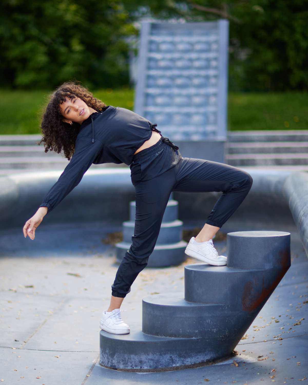 LEVITY Silhouette Pants Black