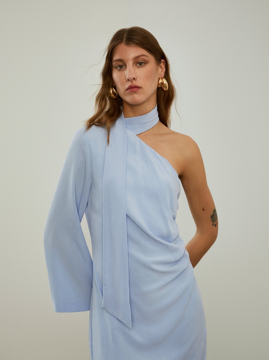 Vestido justo de manga única