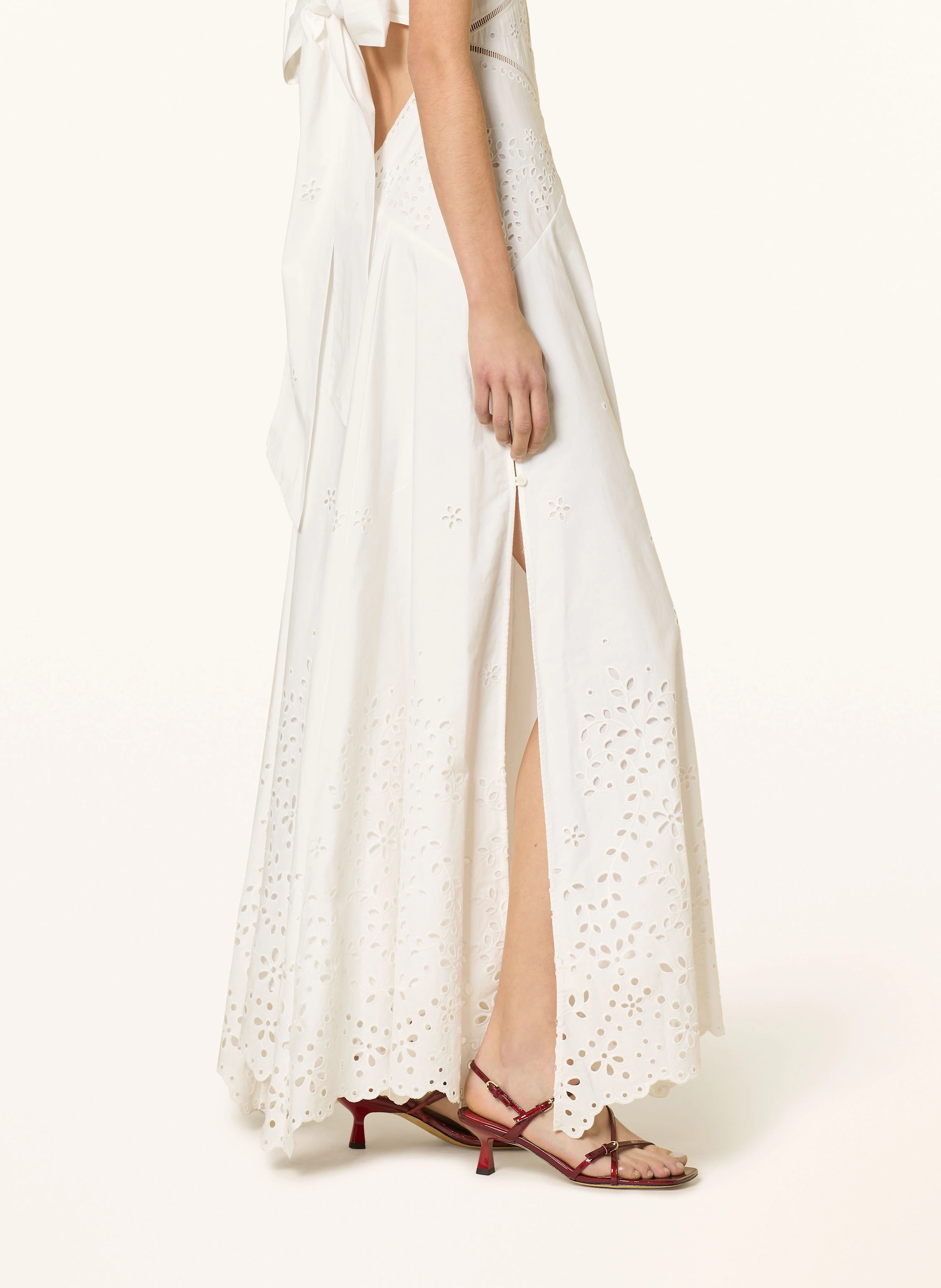 self-portrait Kleid aus Lochspitze mit Cut-out