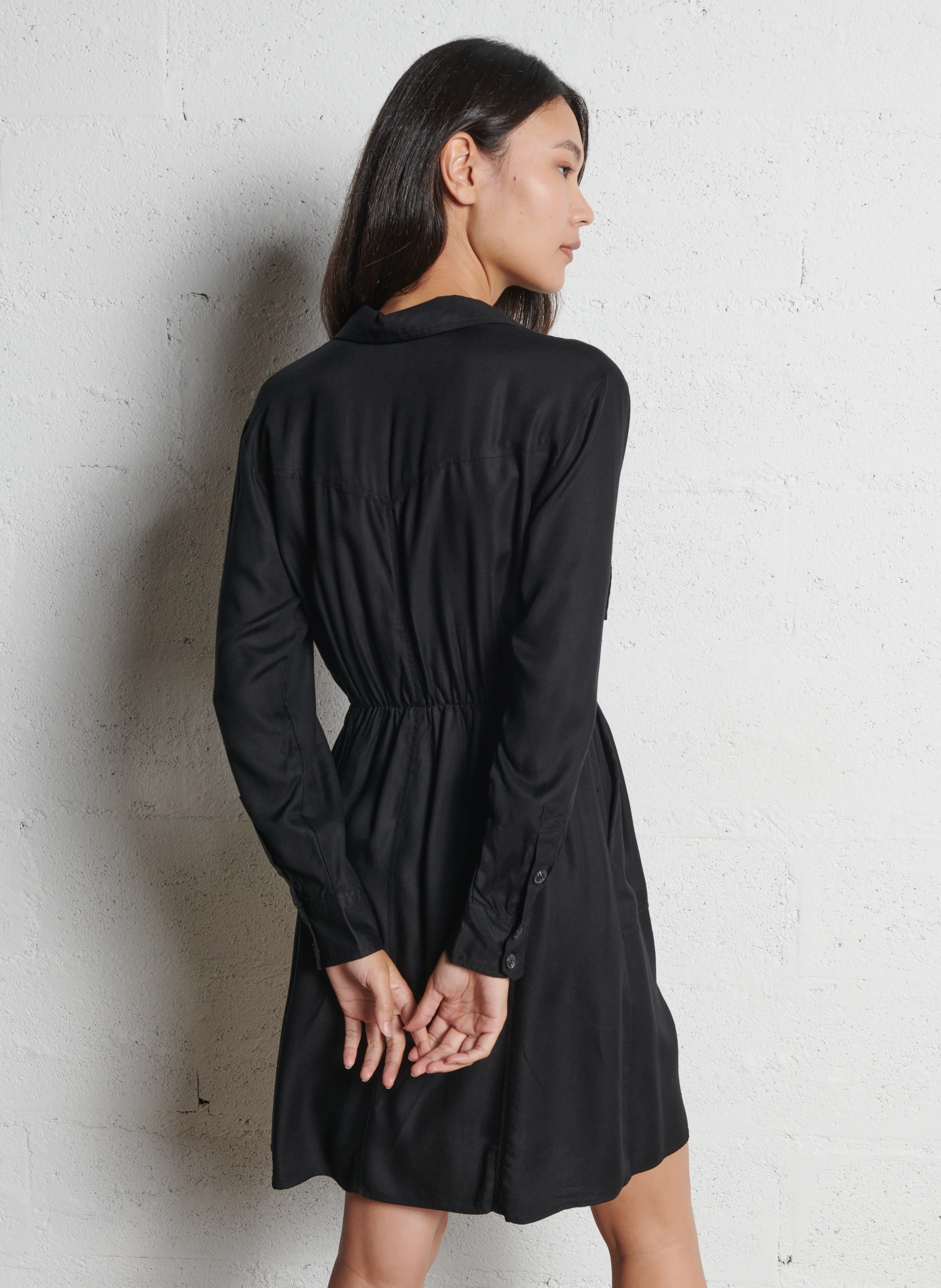 ROKAWI - Robe chemise midi cintrée| Noir