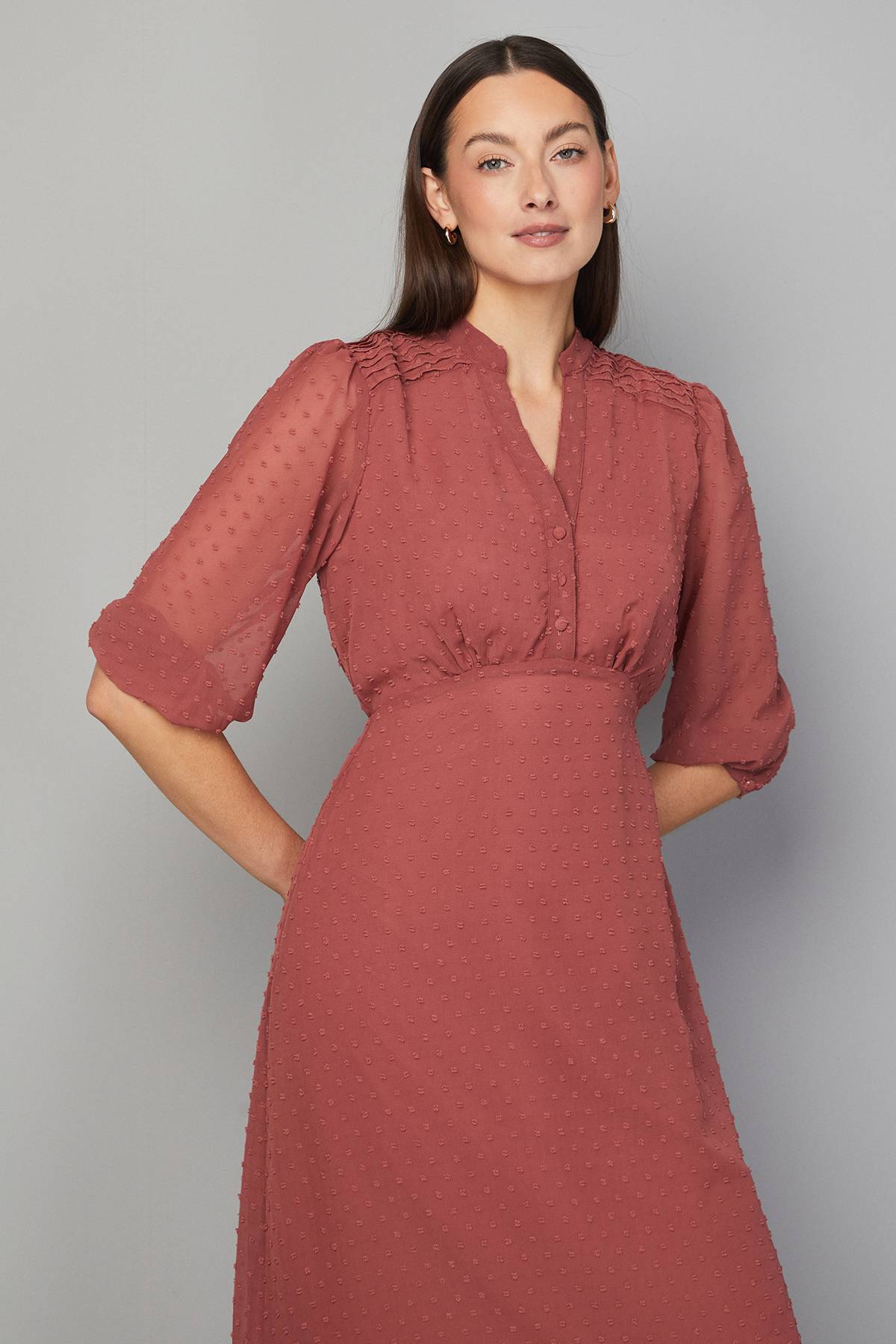 Wallis Robe Midi Boutonnée à Détails Plissés Dobby