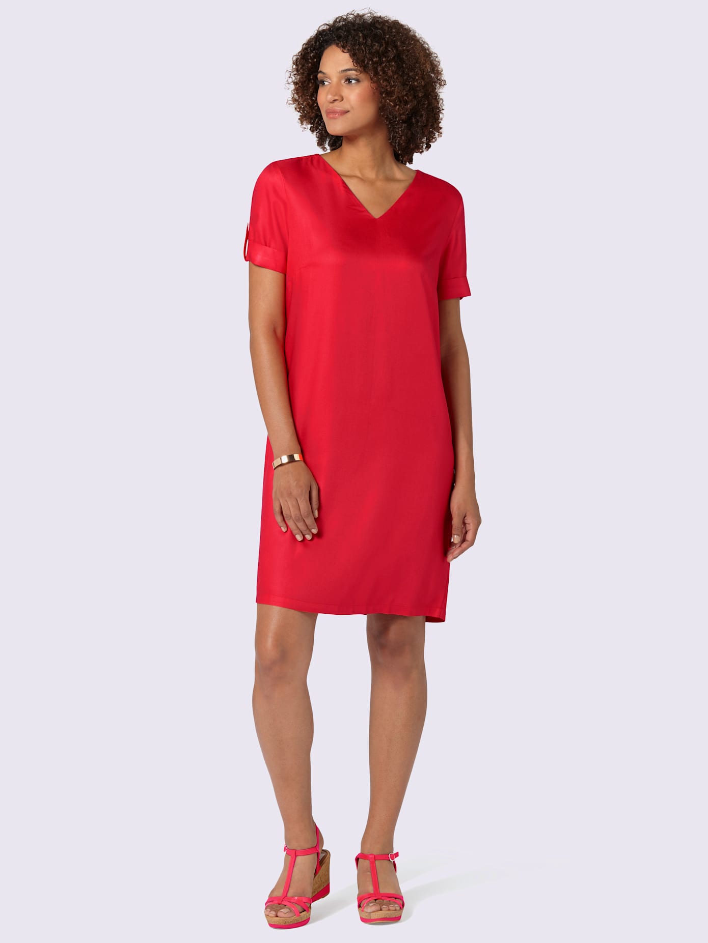 Robe col v manches courtes à revers et brides